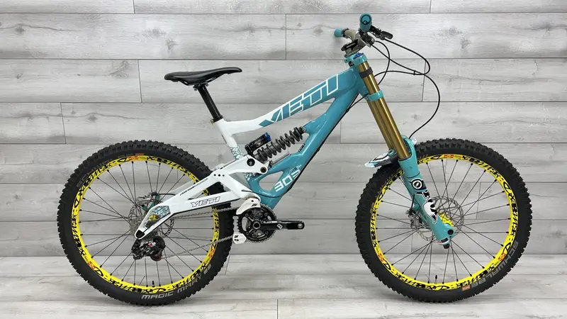 2010 Yeti 303 Rdh  Mountain Bike - Medium 1