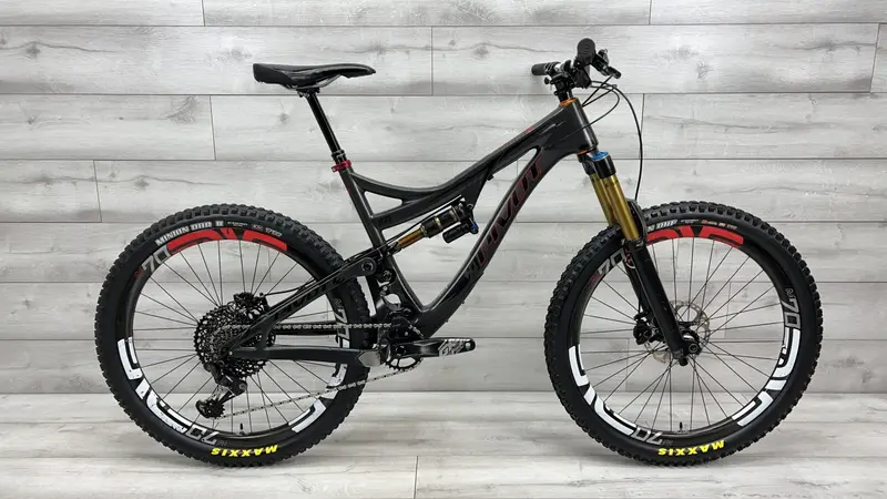 2015 Pivot Mach 6 Carbon  Mountain Bike - Large 1