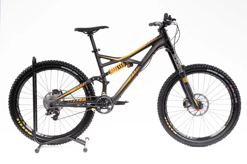 2015 Specialized Enduro Expert Evo 650B  Mountain Bike - Large 1