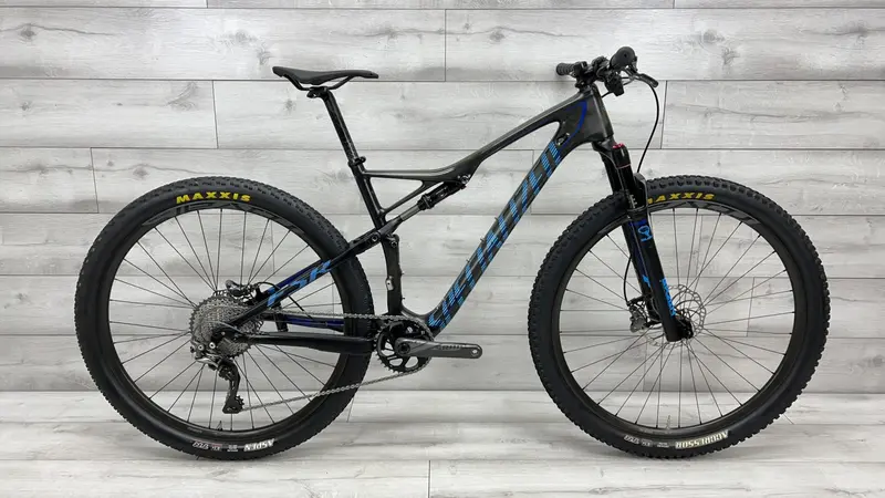 2015 Specialized Epic Expert Carbon 29Er  Mountain Bike - Large 1
