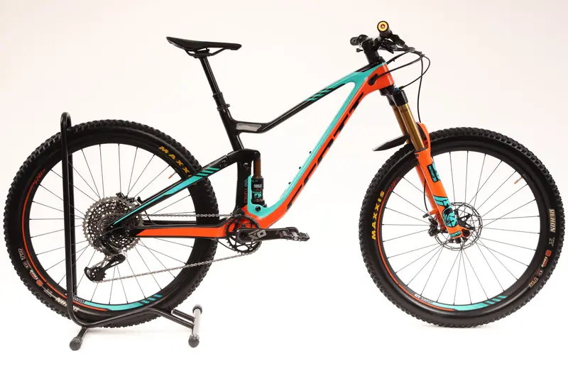 2018 Scott Genius 700 Tuned  Mountain Bike - Medium 1