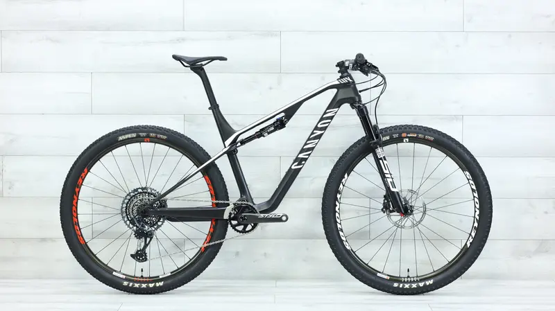 2021 Canyon Lux Cf 8 Mountain Bike - Large 1