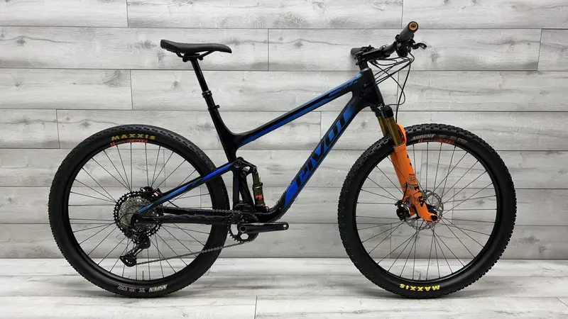 2021 Pivot Mach 4 Sl  Mountain Bike - X-Large 1