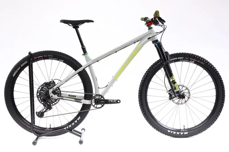 2021 Santa Cruz Chameleon Al  Mountain Bike - Medium 1