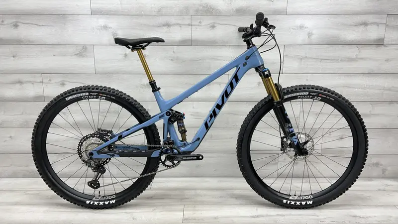 2022 Pivot Trail 429 Pro Xt/Xtr  Mountain Bike - Medium 1