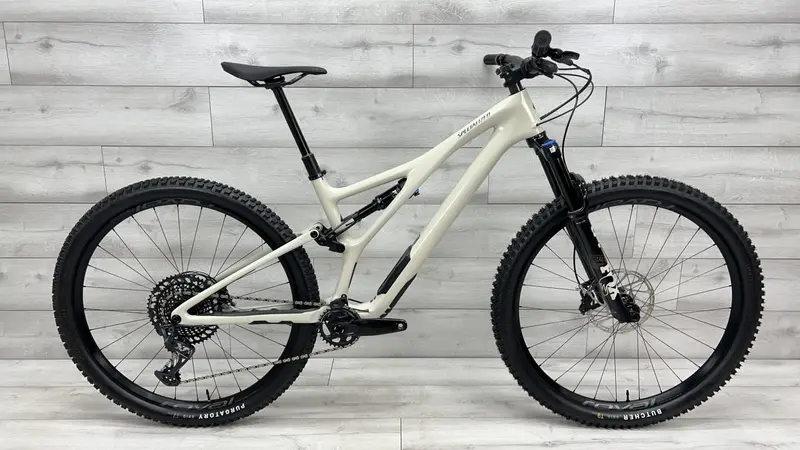 2022 Specialized Stumpjumper Expert  Mountain Bike - Large 1