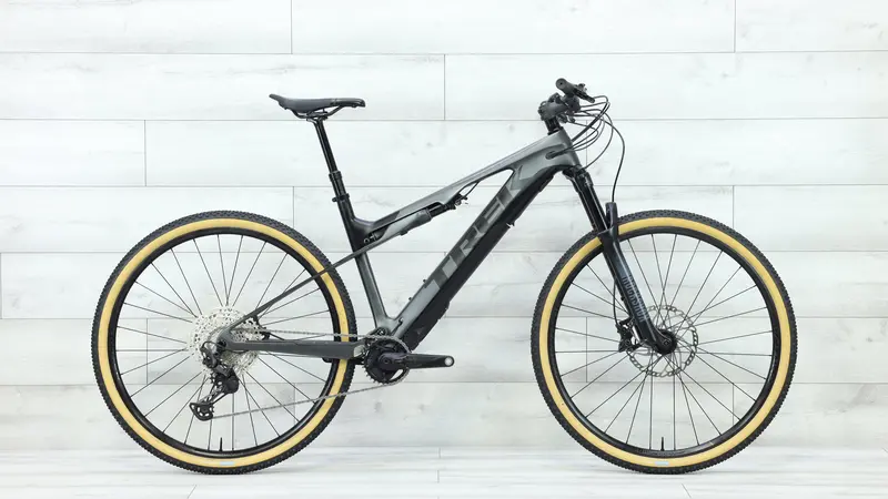 2022 Trek E-Caliber 9.6 Mountain E-Bike - Large 1
