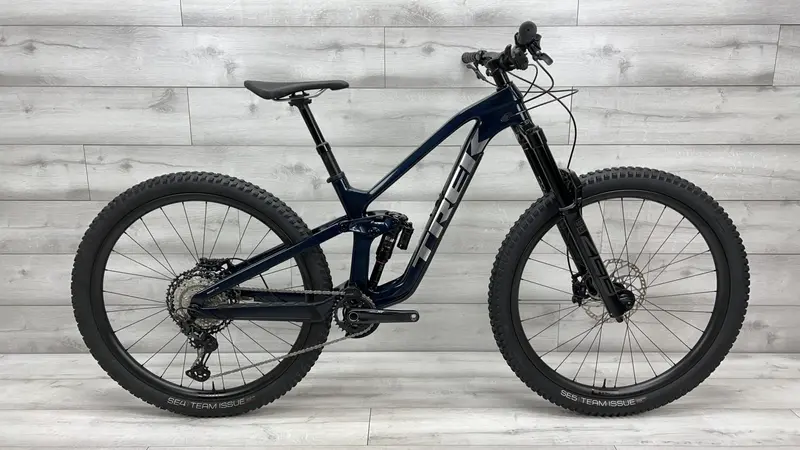 2022 Trek Slash 9.8 Xt  Mountain Bike - Small 1