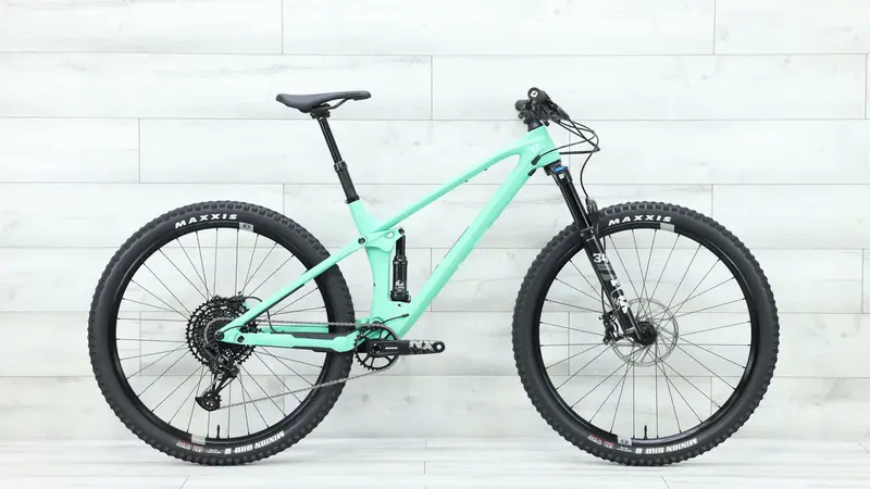 2023 Yt Izzo Core 2 29 Mountain Bike - Medium 1