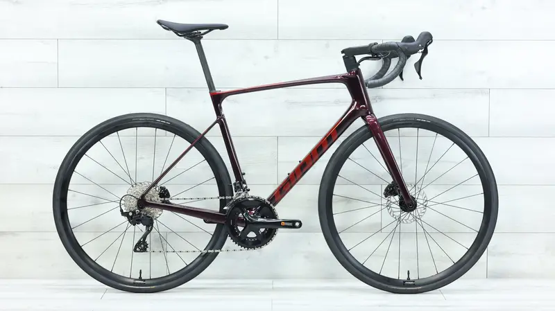 2024 Giant Defy Advanced 2 Road Bike - Med/Large 1