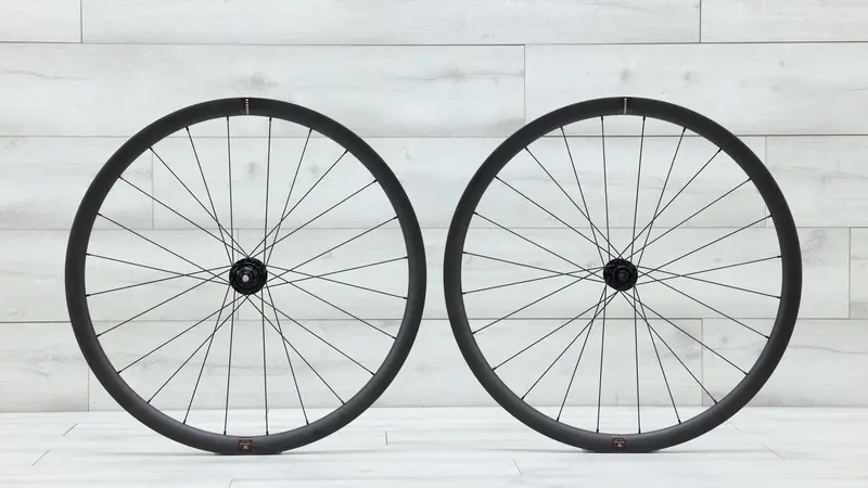 Reserve 32 Carbon Tubeless Disk Brake 700C Gravel Wheelset 1