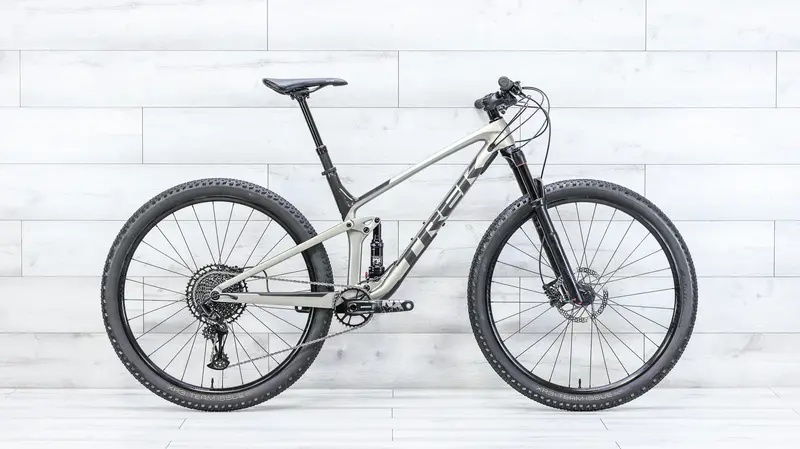 Trek Top Fuel 9.7 Mountain Bike - 2021, Med/Large 1